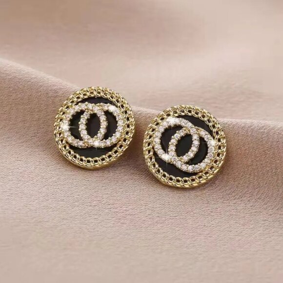 Double Round Circles Elegant Stud Earring - Picture 3 of 5